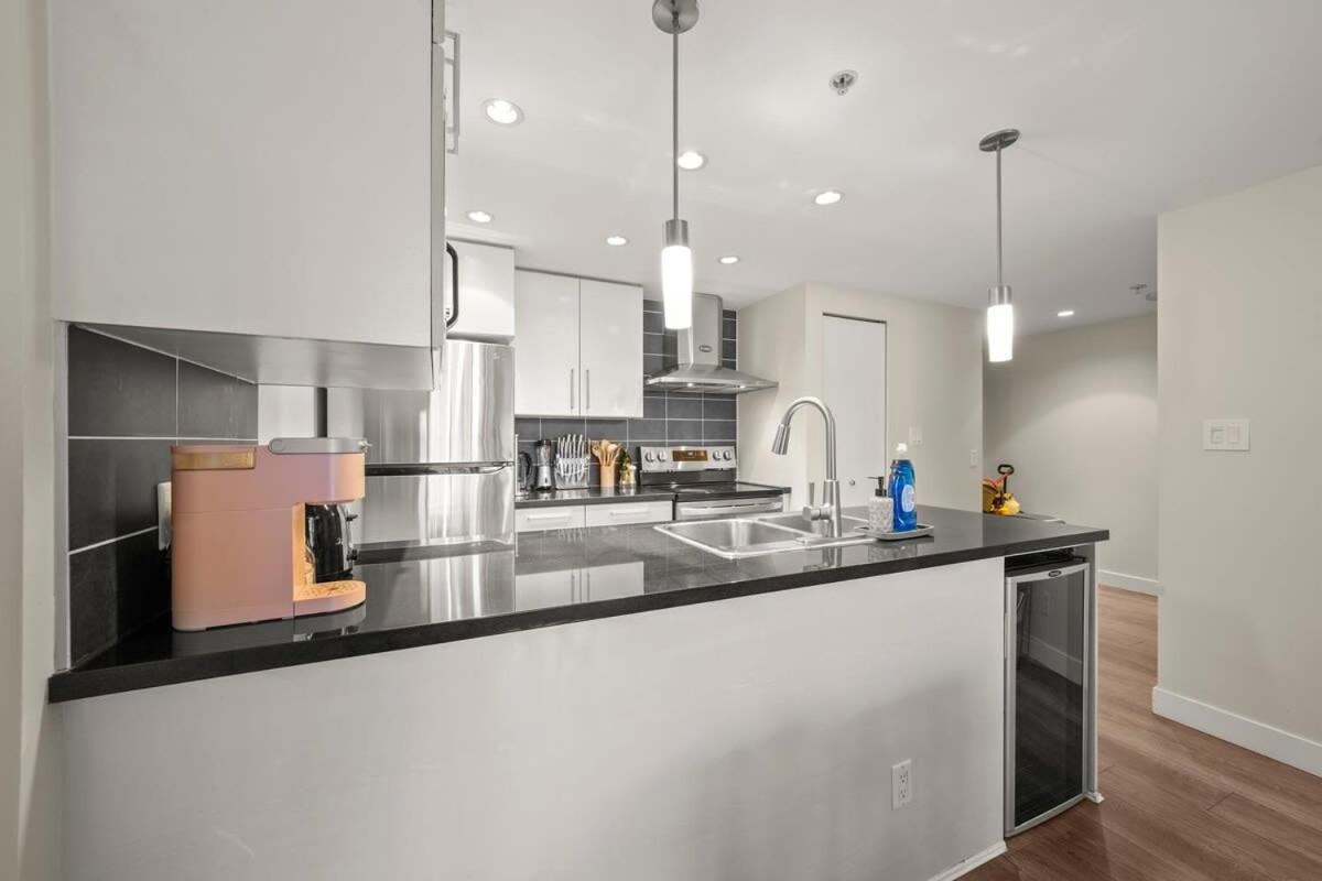 Dazzling Condo By Stadium Downtown With Free Parking Ванкувер Екстер'єр фото