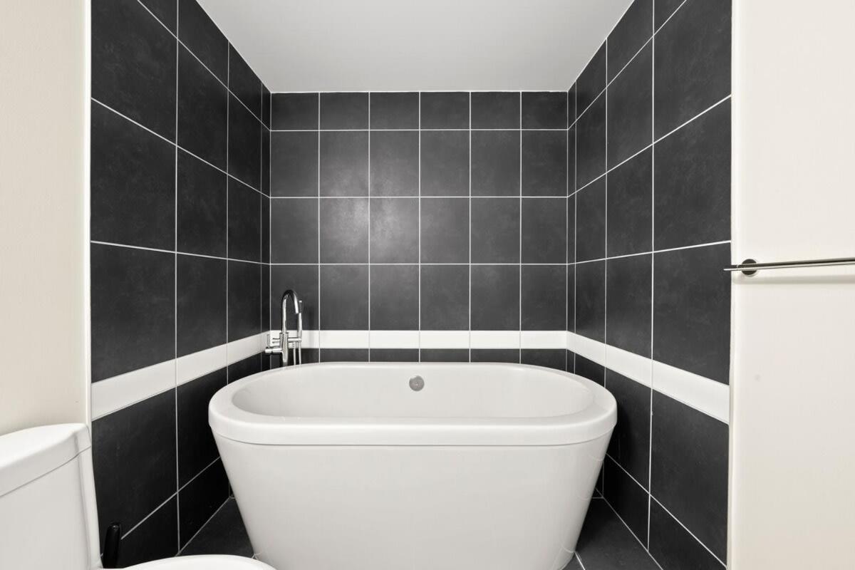 Dazzling Condo By Stadium Downtown With Free Parking Ванкувер Екстер'єр фото