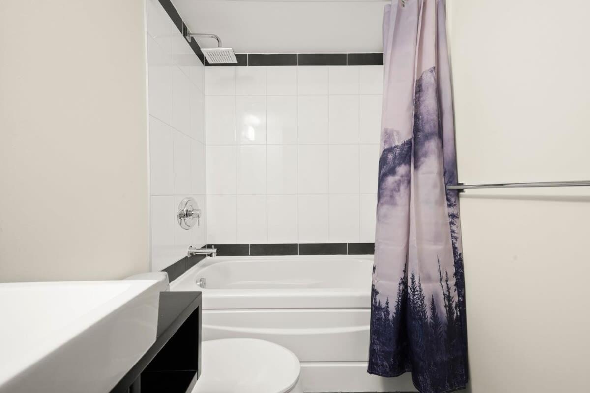 Dazzling Condo By Stadium Downtown With Free Parking Ванкувер Екстер'єр фото